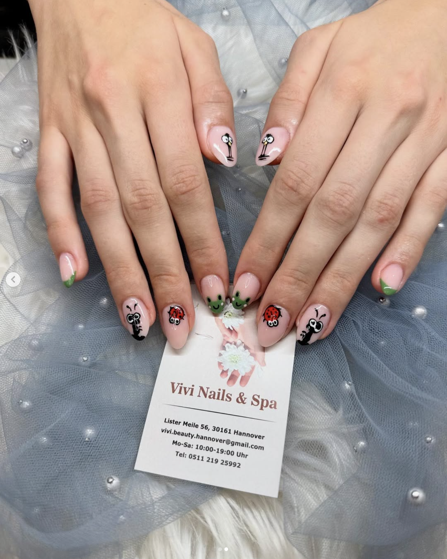 Detailaufnahme eines professionellen Nageldesigns